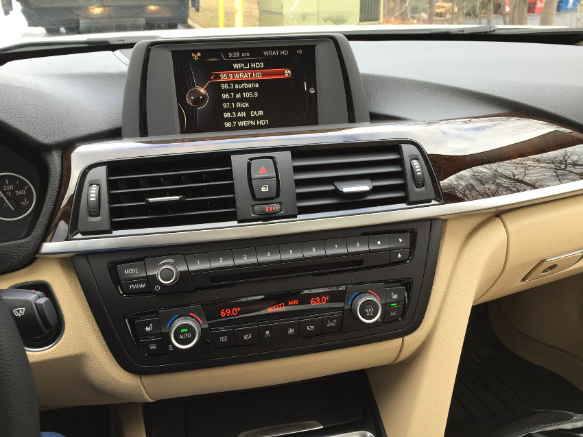 (Image: The center section of the 320xi dashboard)