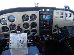 (Image: Cessna 172 Garmin 430 WAAS)