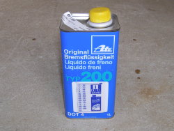 (Image: Closeup of 1 Liter Can of ATE TYP200 DOT4 Brake Fluid)