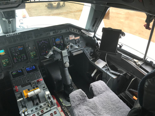 (Image: My office in the right seat of the Embraer 145XR during summer)