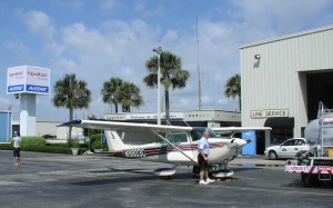 (Image: C172 in front of the FBO in Jacksonville, Florida)