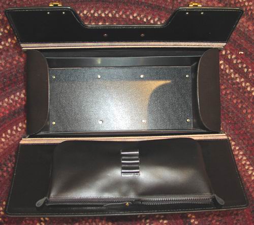 (Image: Case open)