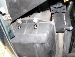 (Image: Left condenser cover fasteners)