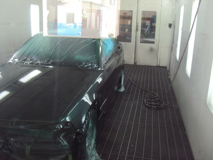 (Image: E36 in spray booth - left front)
