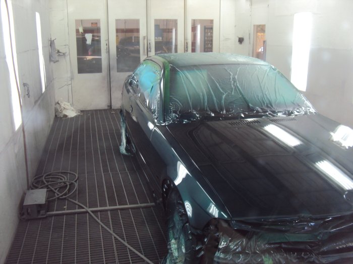 (Image: E36 in spray booth - right front)