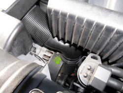 (Image: E36 alternator cooling duct clamp)