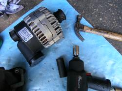 (Image: Tools used to transfer pulley to new alternator)
