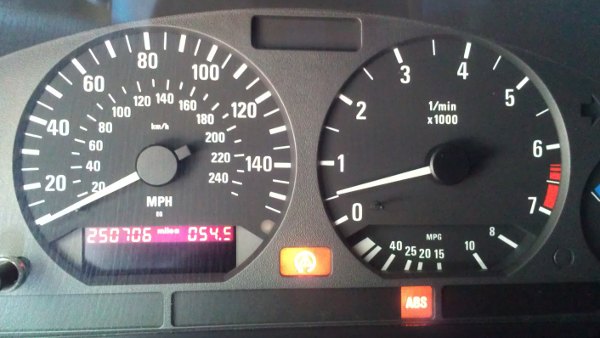 (Image: Picture of gauge cluster with ASC and ABS warning lights illuminated)