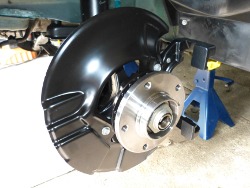 (Image: Front wheel bearing installed)