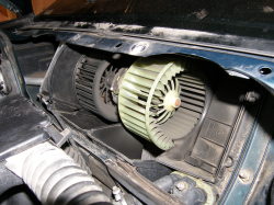 (Image: Perspective of airbox before fan removal)