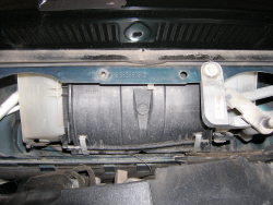 (Image: Perspective on airbox before disassembly)