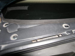 (Image: Fasteners removed from cowl cover on right side)