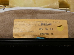 (Image: Closeup of manufacturing label showing the color code of the leather)