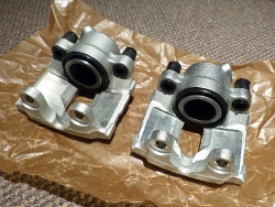 (Image: New pair of BMW OE front brake calipers)