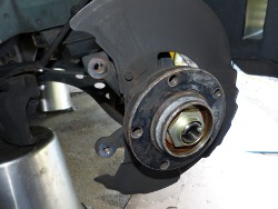(Image: Right front hub nut exposed)