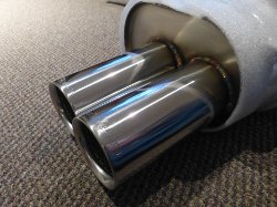 (Image: Stromung staggered exhaust tips closeup)