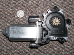 (Image: Closeup of E36 window motor gear side with part number)