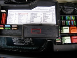 (Image: Fuse block with fuel pump highlighted)