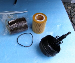 (Image: Old and new oil filter insert, large 
		    o-ring)