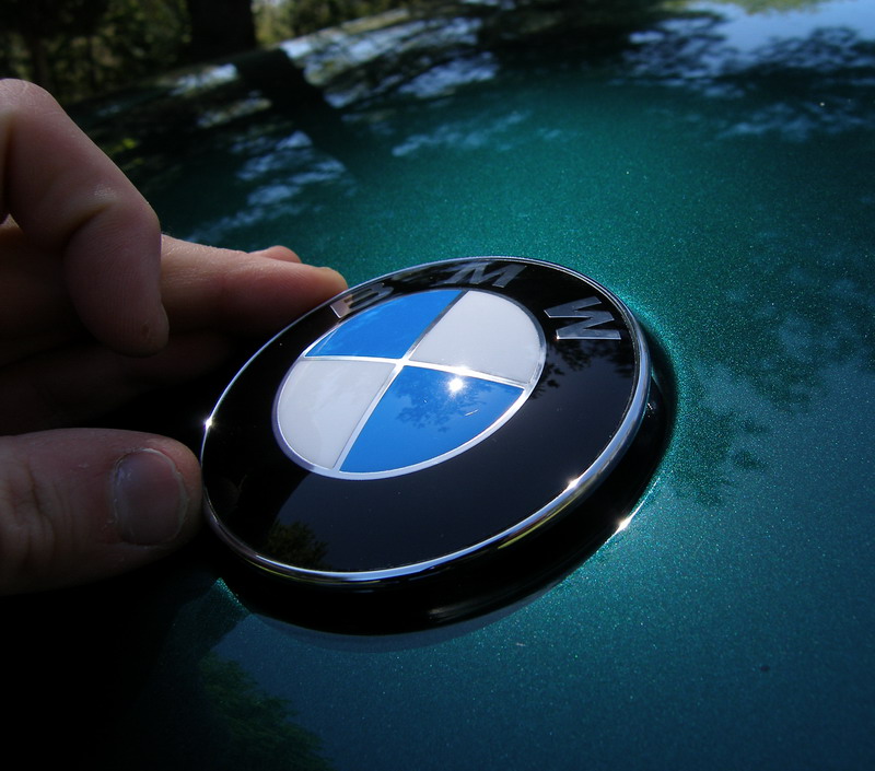 (Image: Installing a BMW Roundel)