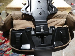 (Image: Underside of thigh rest mechanism)