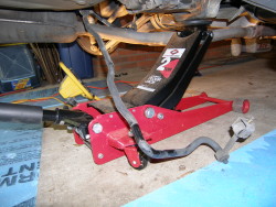 (Image: Pulling out the rear swaybar)