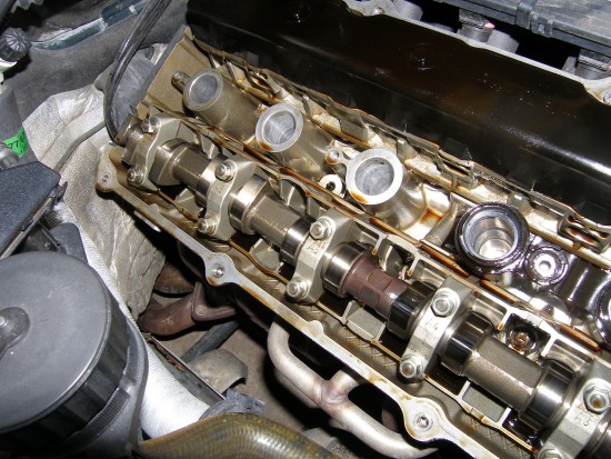 (Image: Closeup of M52 valve train)